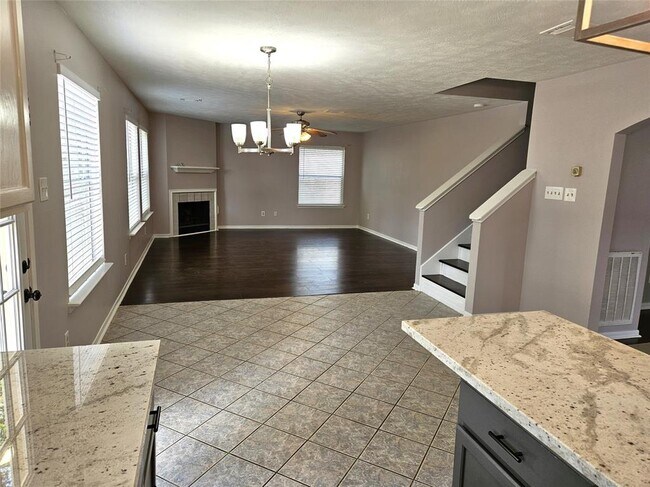 Foto del edificio - 1734 Oak Ridge Dr