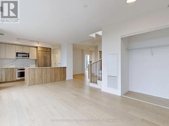 Building Photo - 840 St Clair Ave W