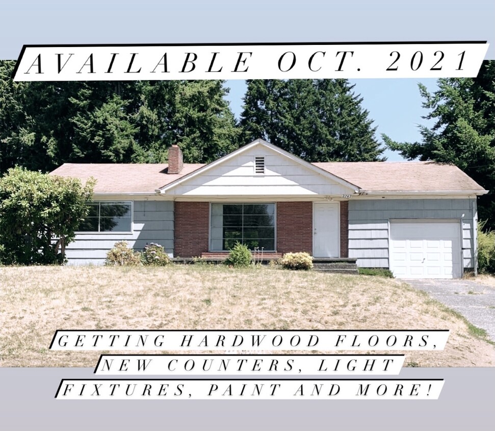 Building Photo - 2743 Sylvan Dr W