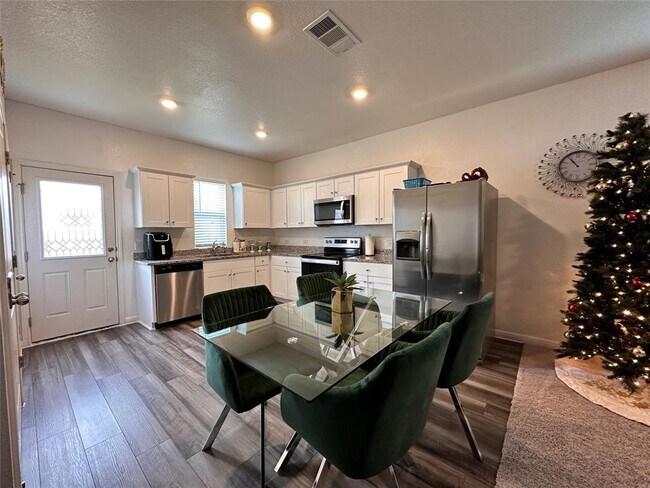 Building Photo - 142 Wonderful Life Way