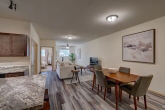 Building Photo - 2128 Luann Ln