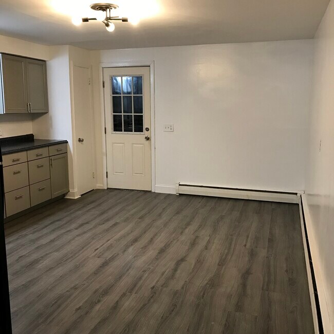 Kitchen - 240 Foxon Blvd