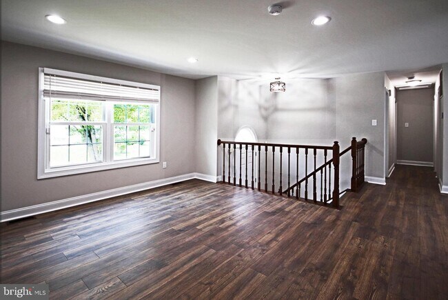 Building Photo - 411 Willow Hill Ct