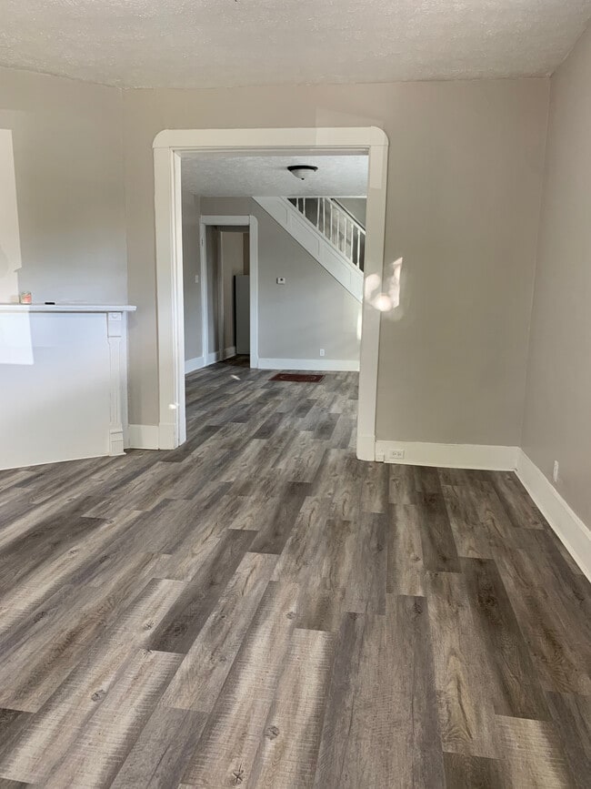 Building Photo - 1053 Villa Ave