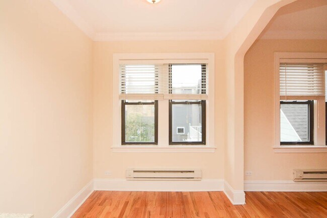 Building Photo - 4734 N Hermitage Ave