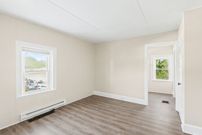 Building Photo - 626 State St