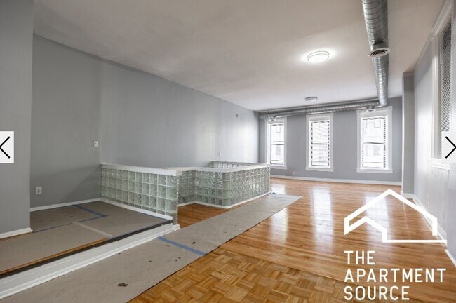 Foto del edificio - 1877 N Milwaukee Ave
