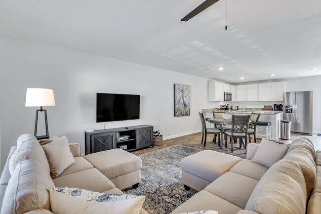 Foto del edificio - 321 Dogwood Cir