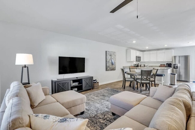 Building Photo - 321 Dogwood Cir