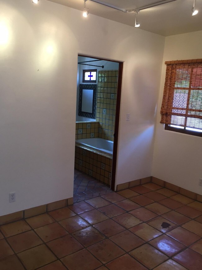 Building Photo - 14540 Greenleaf St