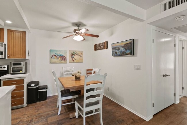 Building Photo - Furnished Ground-Level Beach Condo!