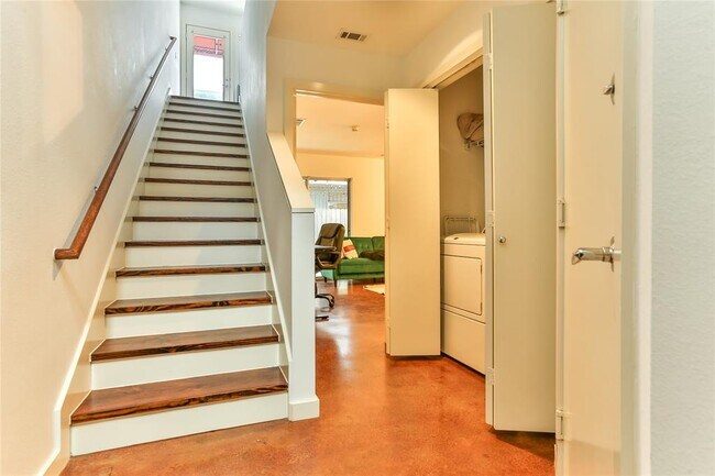 Foto del edificio - 2918 Commerce St