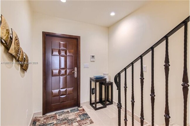 Foto del edificio - 3864 NE 167th St