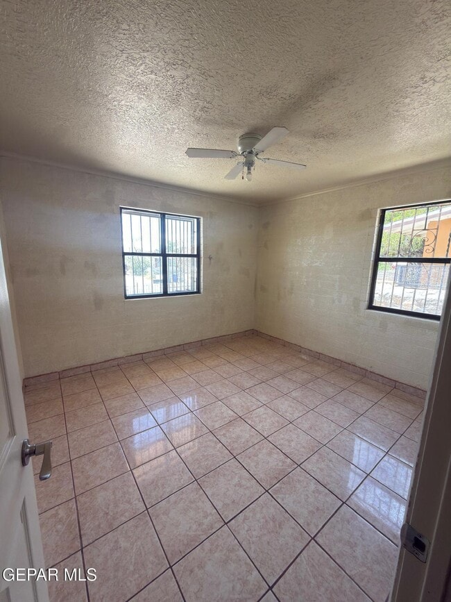 Building Photo - 6115 Tesuque Dr