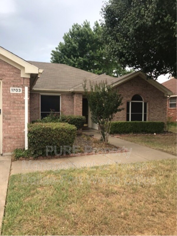 Building Photo - 1703 Country Crest Ln