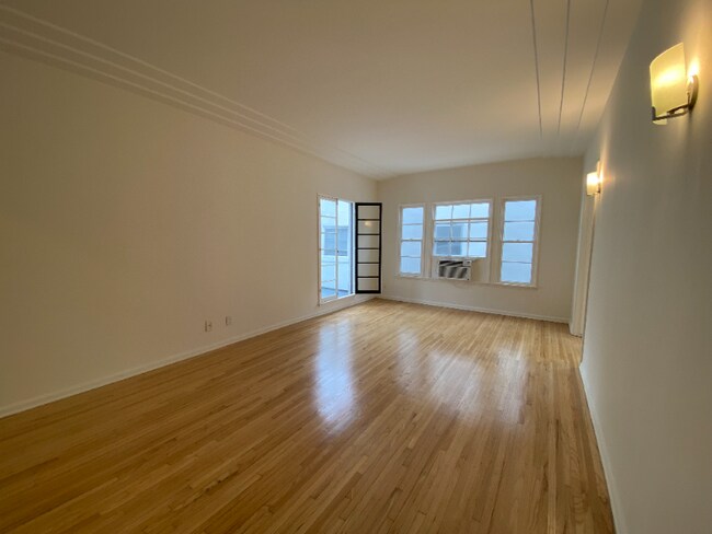 Foto del edificio - 9006 Burton Way