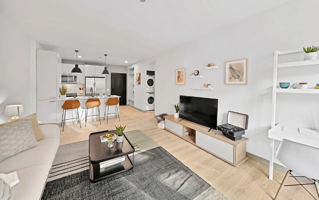 2155 North Elston Ave., Unidad 677, Chicago, IL 60614 - 2141 N Elston Ave