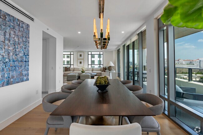 3 habitaciones, 5 baños - 3525 pies cuadrados - Comedor - Regency Parc