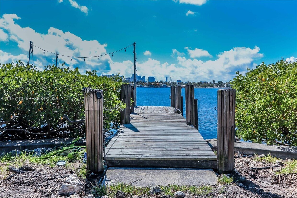 Foto del edificio - 747 N North Lake Dr