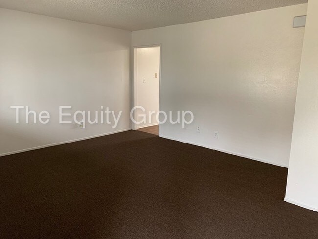 Building Photo - 669 N Cypress St