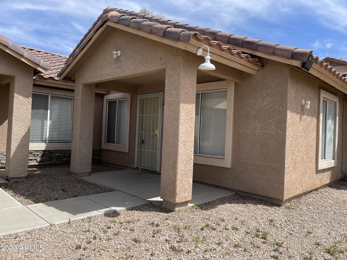 Foto principal - 1052 N Colorado St