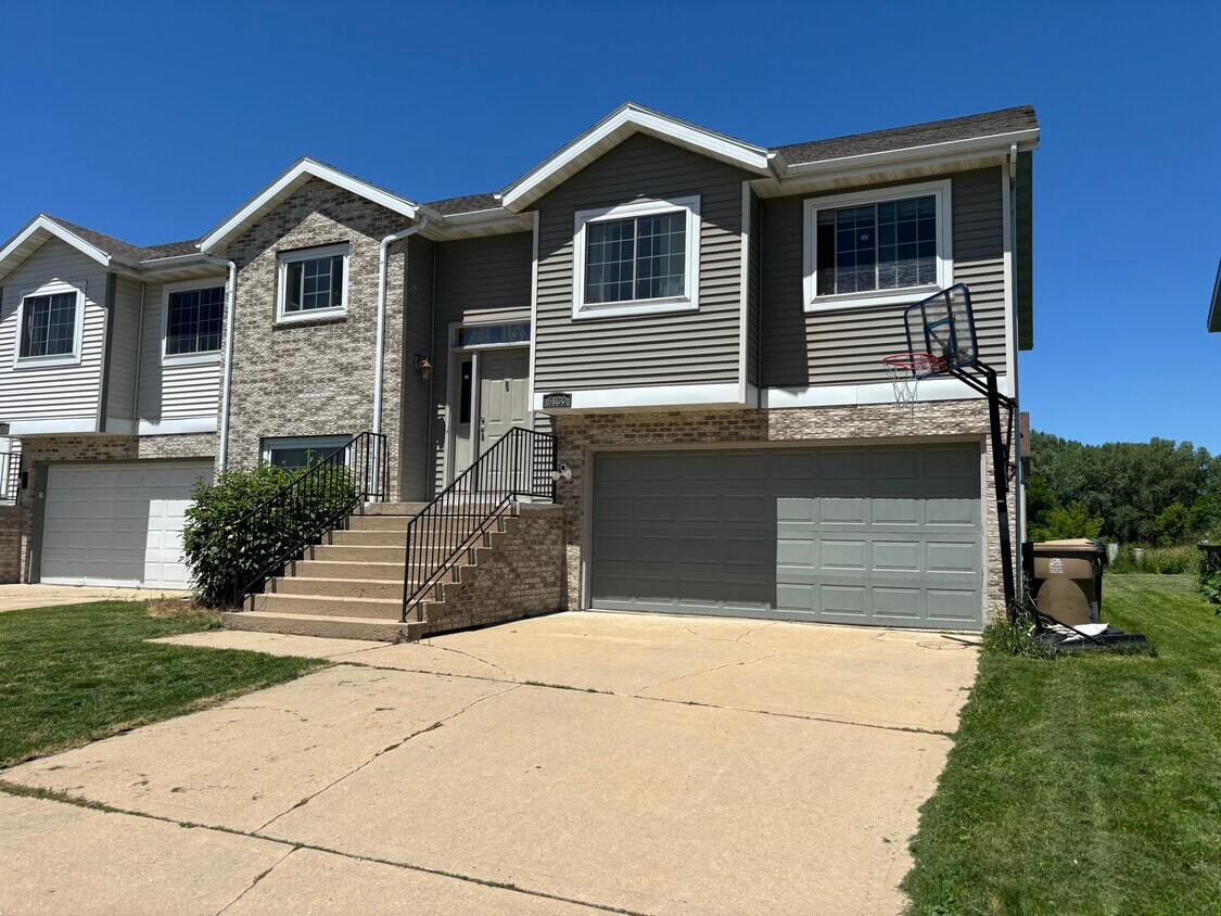 Primary Photo - 5130 Great Gray Dr