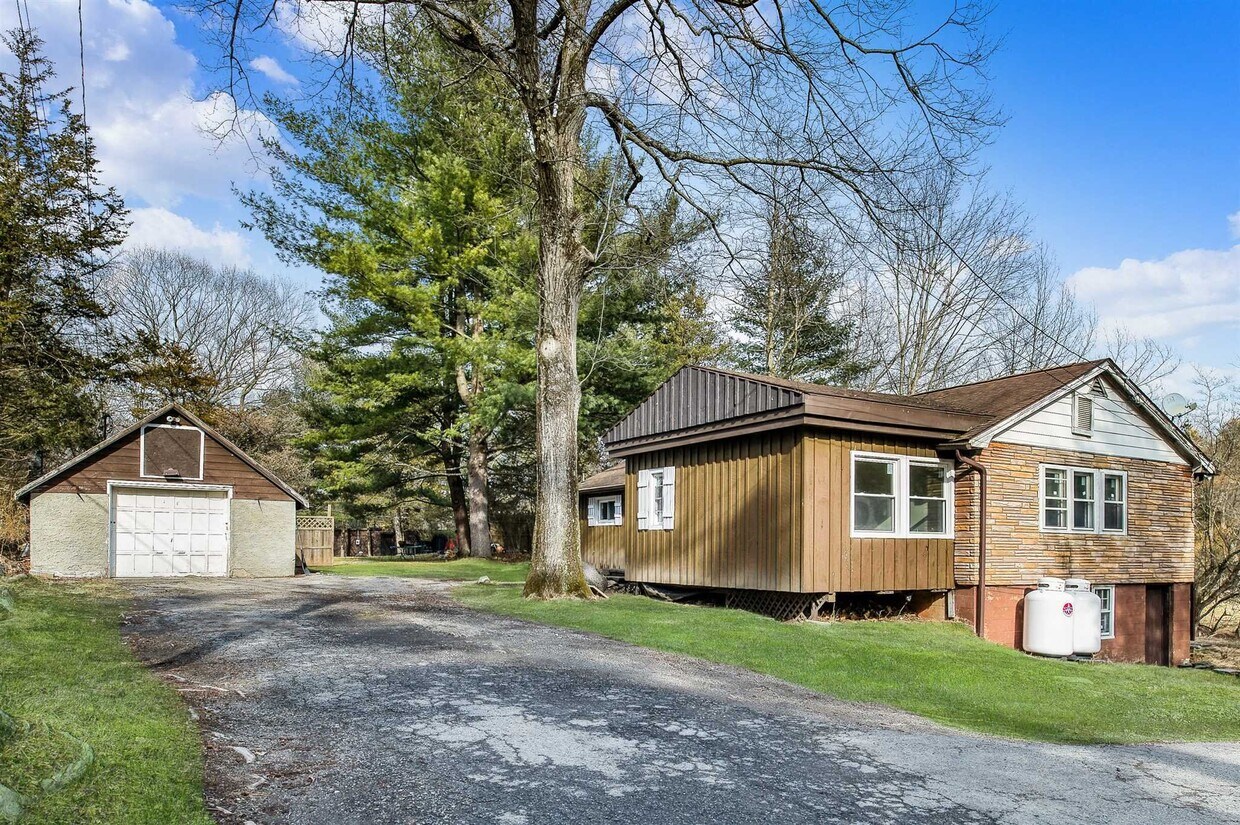 Primary Photo - 288 Pine Hill Rd