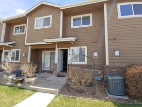 Building Photo - 1601 Great Western Dr