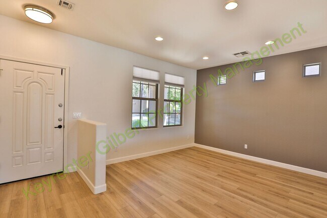 Foto del edificio - Beautiful Lyons Gate Home w/ Three Communi...