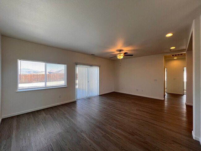 Foto del edificio - Silverland Estates 3 Bedroom 2 Bathroom Ho...