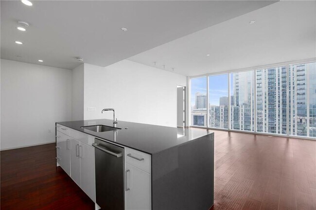 Foto del edificio - 301 West Ave