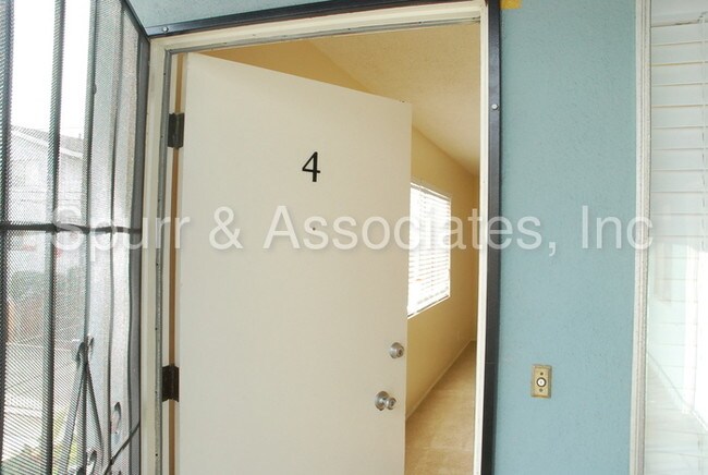 Foto del edificio - 1041 Bennett Ave