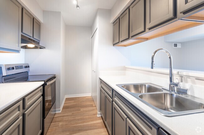 2HAB, 2BA - Ultimate Harlow - The Lake Shore Apartments