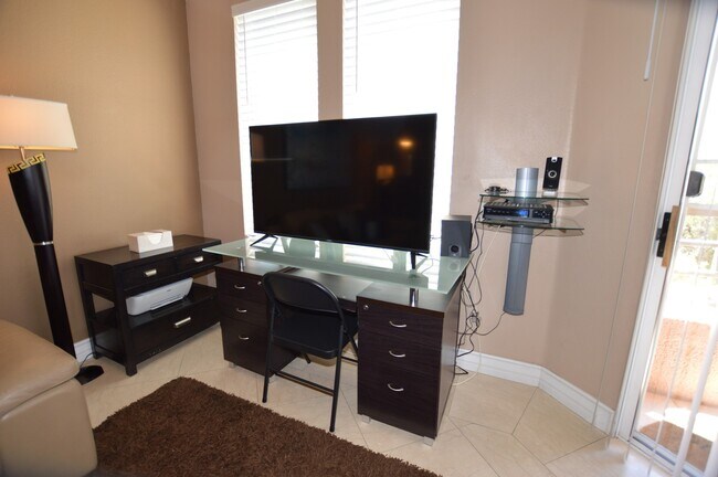 Foto del edificio - Meridian TOP FLOOR Furnished 1 bed | 1 bat...