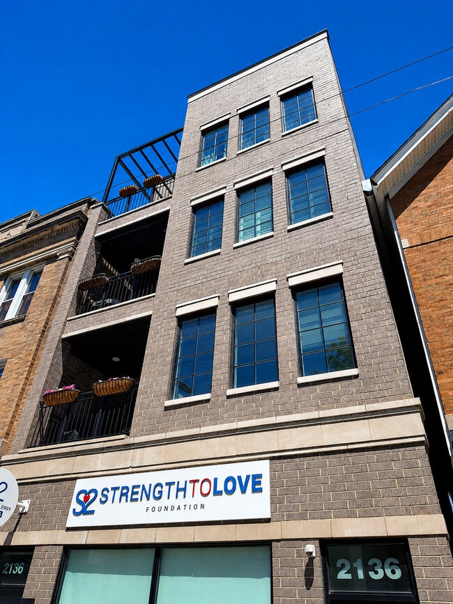 Building Photo - 2136 W Belmont Ave