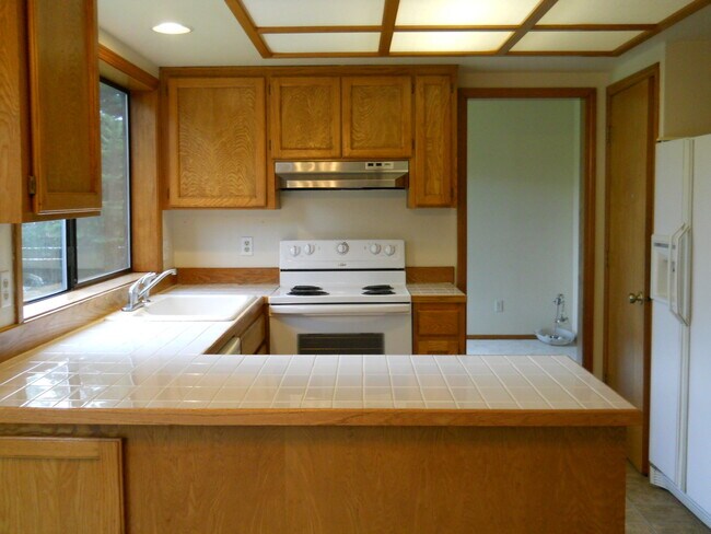 Foto del edificio - Traditional Tualatin Home With Spacious Ba...