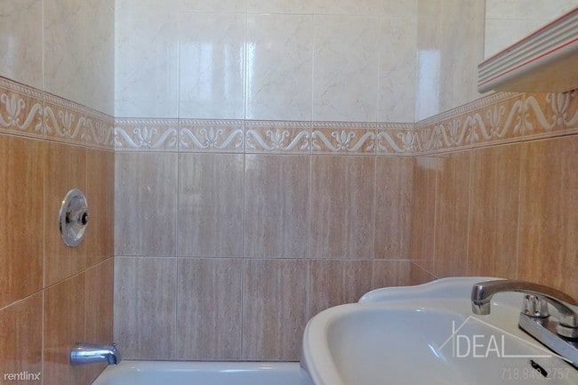 Foto del edificio - 224 Dahill Rd