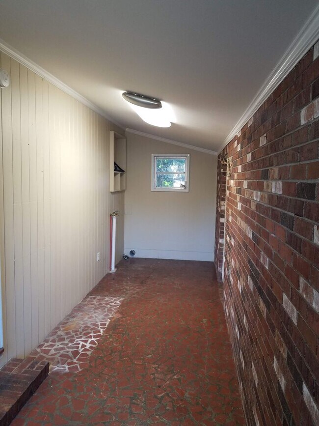 Foto del edificio - Charming 3BD/2BA Two-Story Home with Picturesque Pond Views in Lakeland