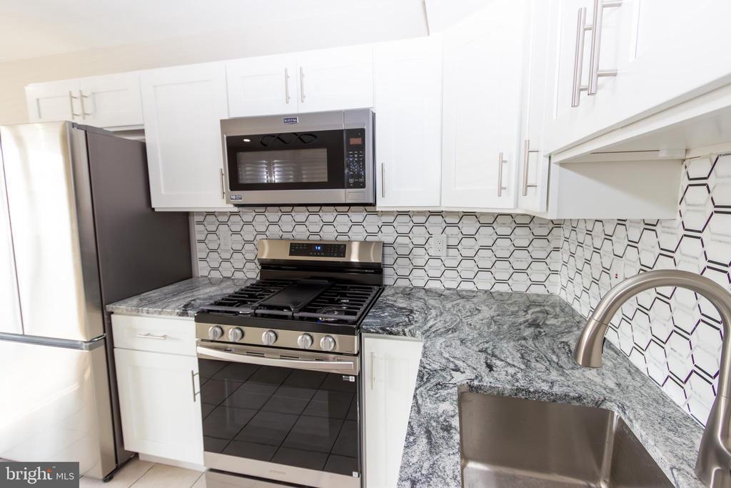 Foto principal - 10040 Jeanes St
