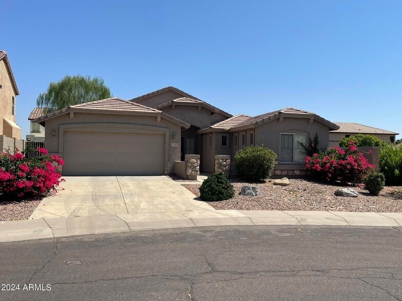 Foto principal - 17842 W Gelding Drive