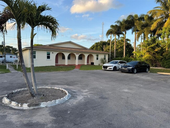 Building Photo - 4063 SW 51st St