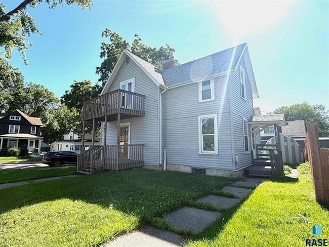 Building Photo - 425 S Prairie Ave