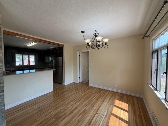 Foto del edificio - Spacious 4 Bedroom 2 Bathroom Home In The NE Heights!