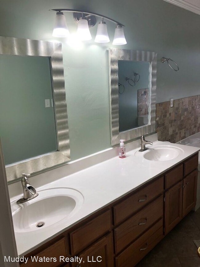 Foto del edificio - 4 br, 2.5 bath House - 13187 Coldwater Dr