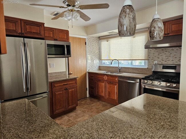 Foto del edificio - 102 Birchwood Park Dr