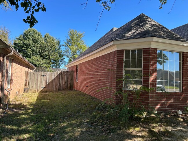 Building Photo - 7668 Tally Ho Dr E
