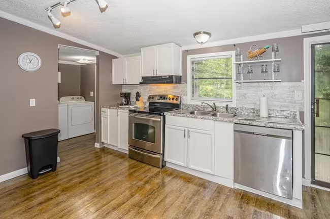 Building Photo - 232 Suburban St SW