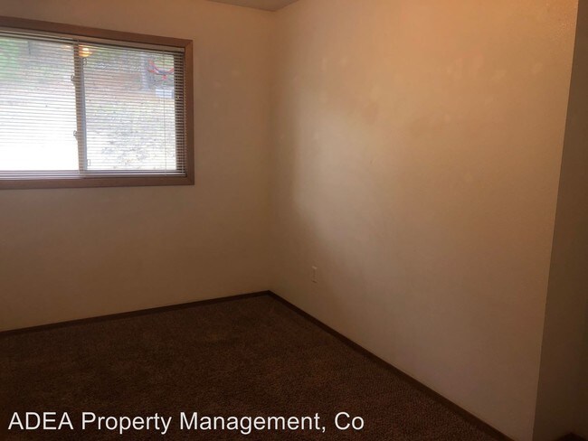 Building Photo - 115 Ridgeway Dr