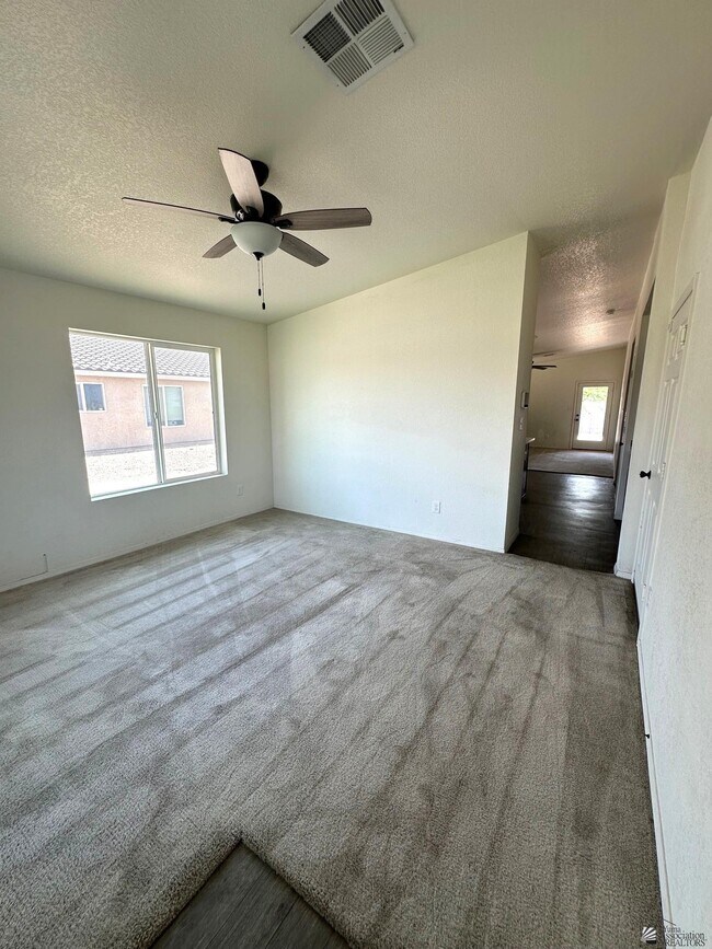 Foto del edificio - 4434 S Cedar Ave