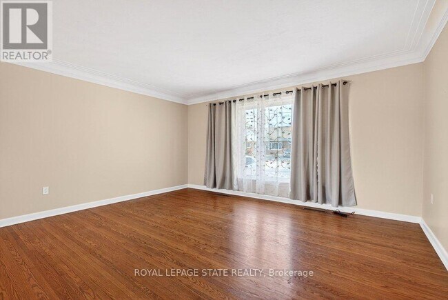 Photo du bâtiment - 42 Evergreen Ave